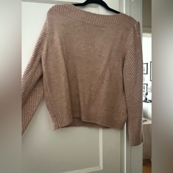 BLUSH CREAM SWEATER - EYELET DESIGN - SIZE LRG - Picture 3 of 3